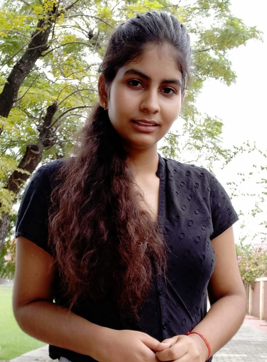 चित्रकारा मौली त्यागी।