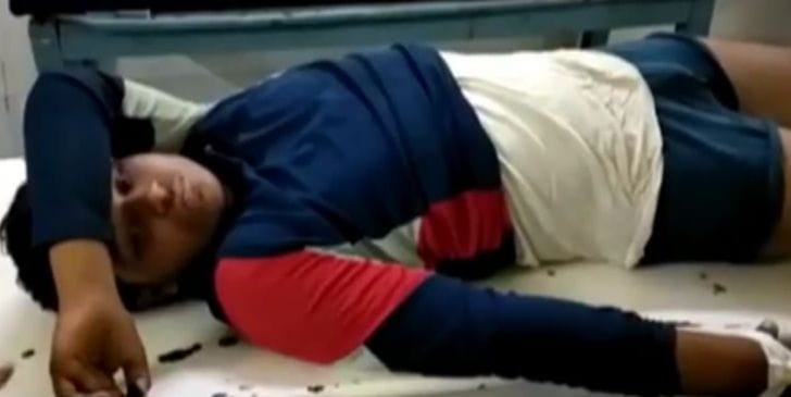 कंधई थाने के खीरीवीर घाट पर पुलिस से मुठभेड़ में घायल बदमाश। कंधई थाने के खीरीवीर घाट पर पुलिस से मुठभेड़ में घायल बदमाश।