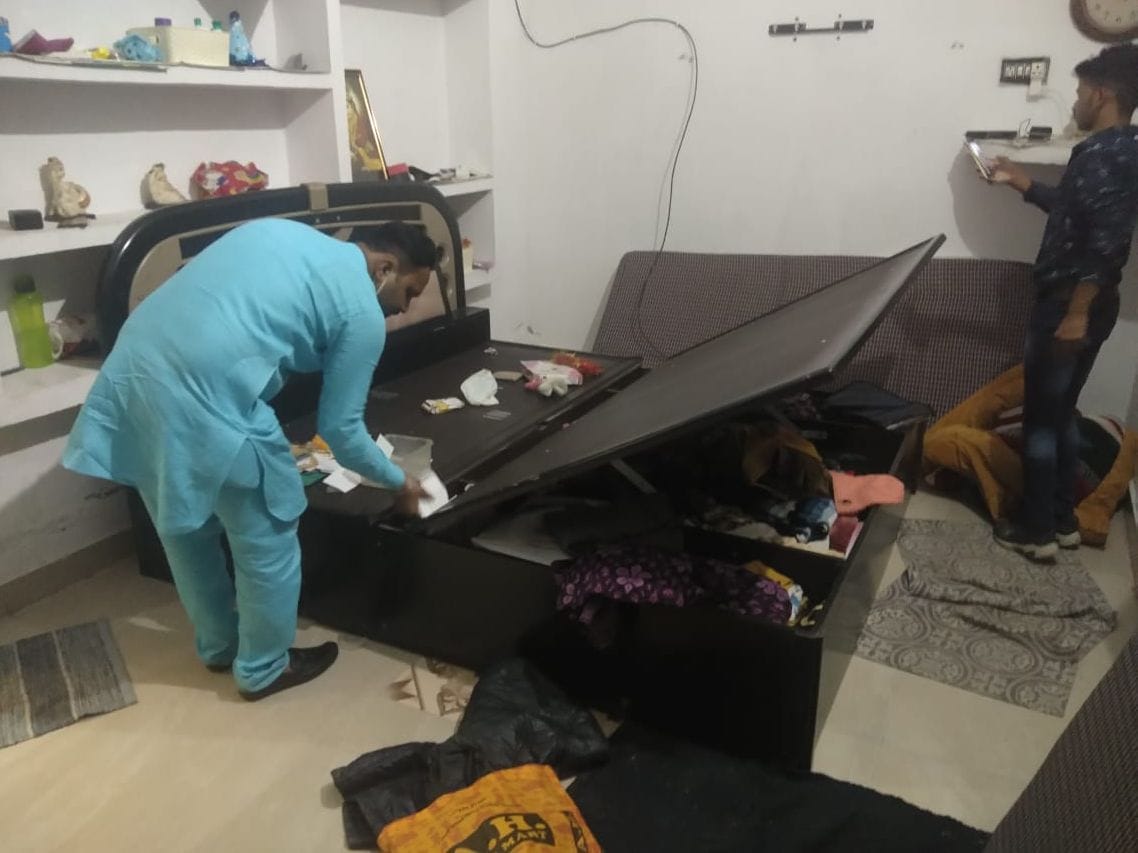 फोटो संख्या 01व2 फ्रेंड्स कॉलोनी थाना क्षेत्र के शिवा कॉलोनी में एक ही चोर गैंग ने की वारदात अपना अ? फोटो संख्या 01व2 फ्रेंड्स कॉलोनी थाना क्षेत्र के शिवा कॉलोनी में एक ही चोर गैंग ने की वारदात अपना अ?