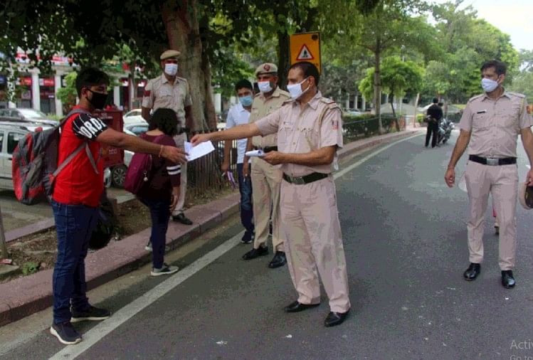 झारखंड : मास्क न पहनने वालों से प्रशासन ने वसूले 35 लाख, जानें किस शहर में सबसे ज्यादा कटा चालान प्रतीकात्मक तस्वीर