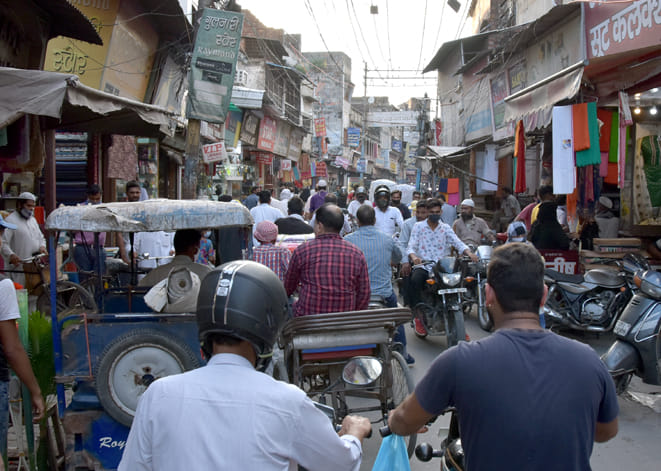सहारनपुर के नये बाजार में लगा जाम सहारनपुर के नये बाजार में लगा जाम