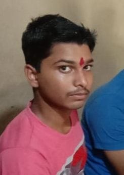 पट्टी कोतवाली के आमापुर मोड़ पर ट्रक की चपेट में आने से मृतक राजवीर सिंह। फाइल फोटो