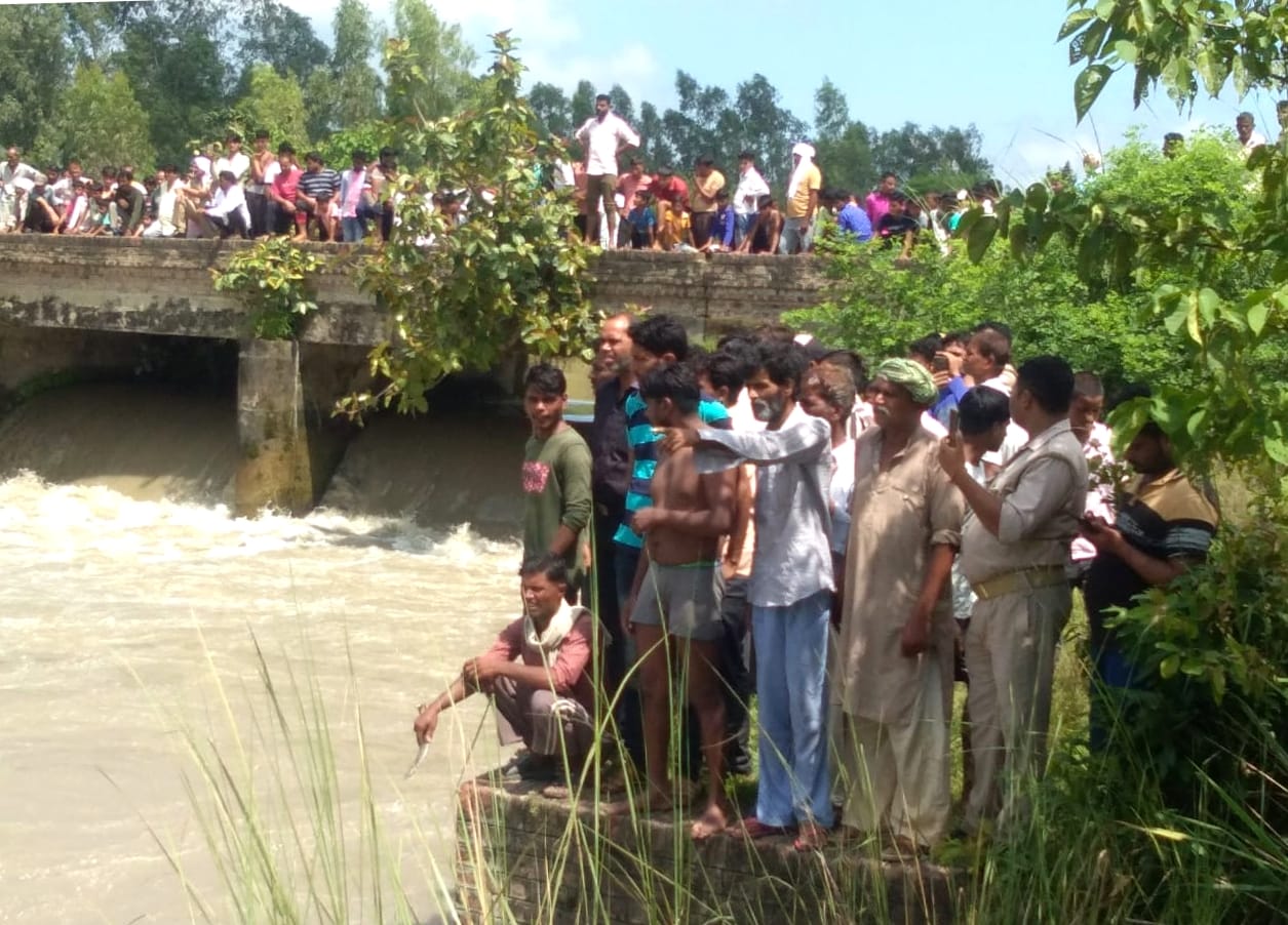 किरतपुर थाना क्षेत्र के ग्राम भरैकी में नहर में तीन मासूम बच्चों के साथ महिला के नहर में कूदने की ? किरतपुर थाना क्षेत्र के ग्राम भरैकी में नहर में तीन मासूम बच्चों के साथ महिला के नहर में कूदने की ?