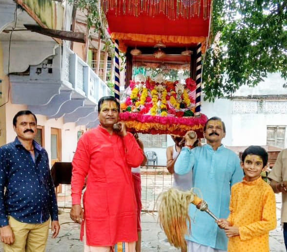 मंदिर परिसर मे ही निकले विमान मंदिर परिसर मे ही निकले विमान