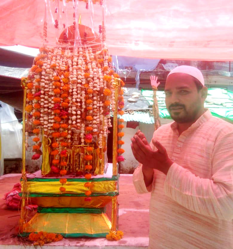 फातिहा पढ़ते जानू अली नदीपुरा