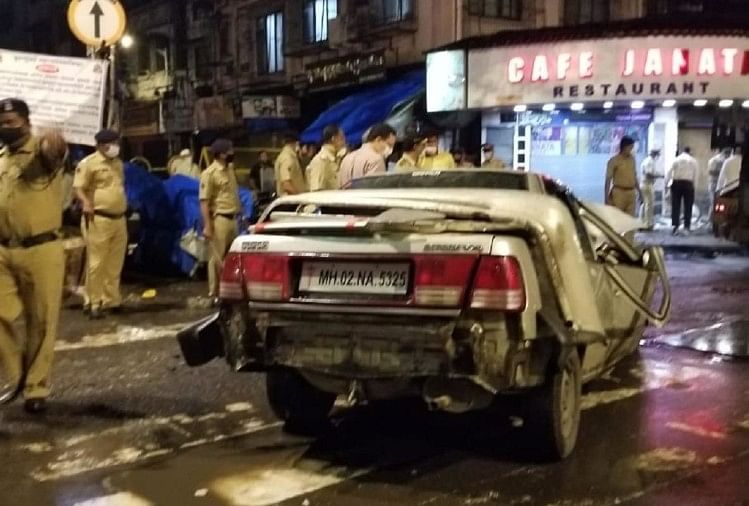 मुंबई के क्रॉफर्ड मार्केट में कार हादसा