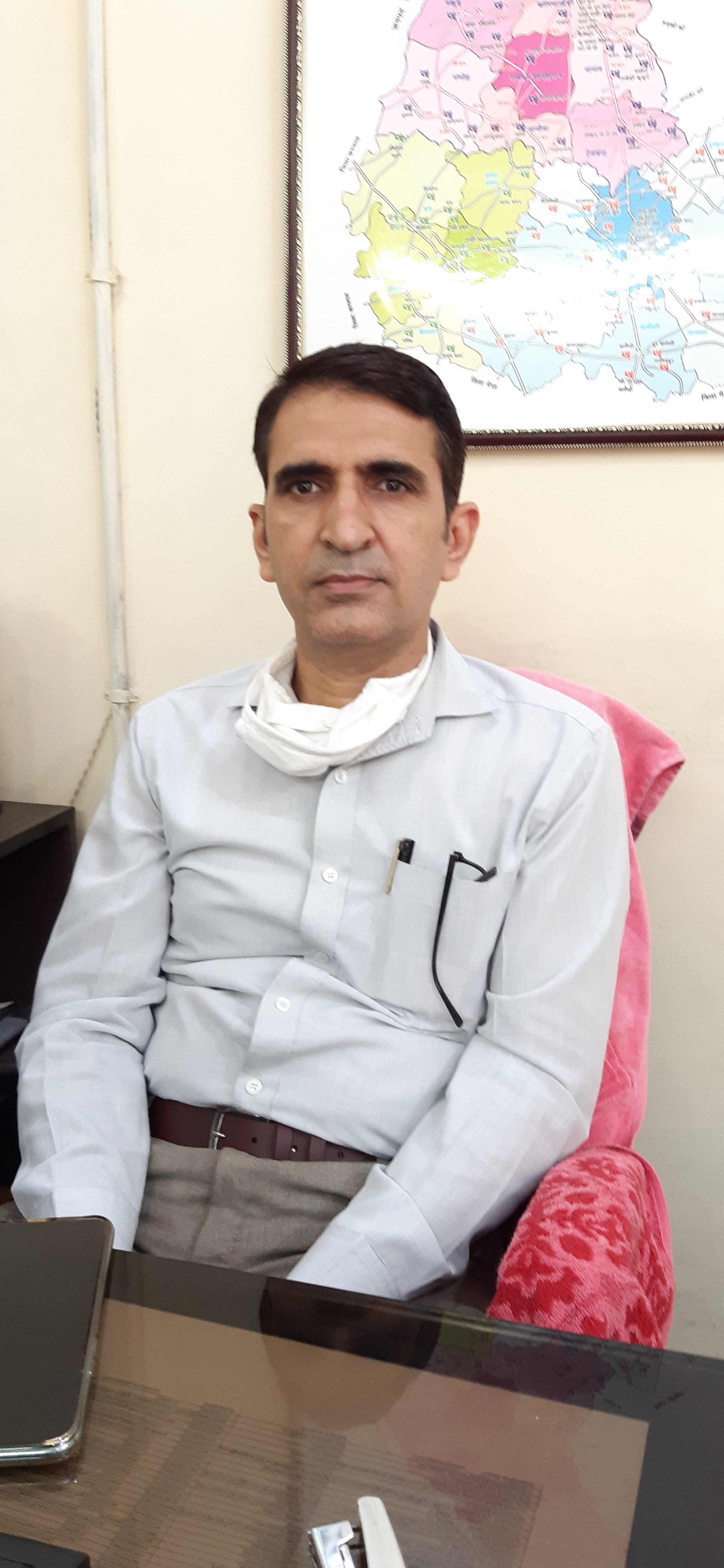 लीड बैंक मैनेजर राजेश चौधरी। लीड बैंक मैनेजर राजेश चौधरी।