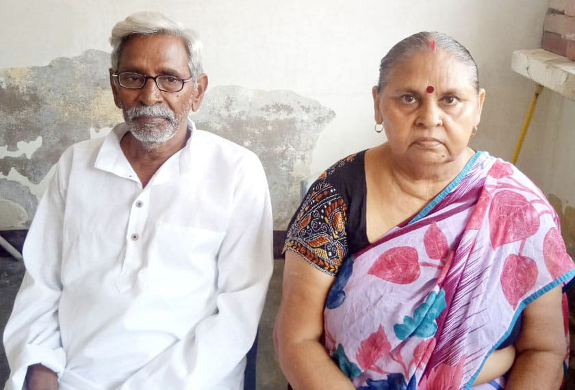 गर्व से गदगद कुलदीप के माता-पिता  