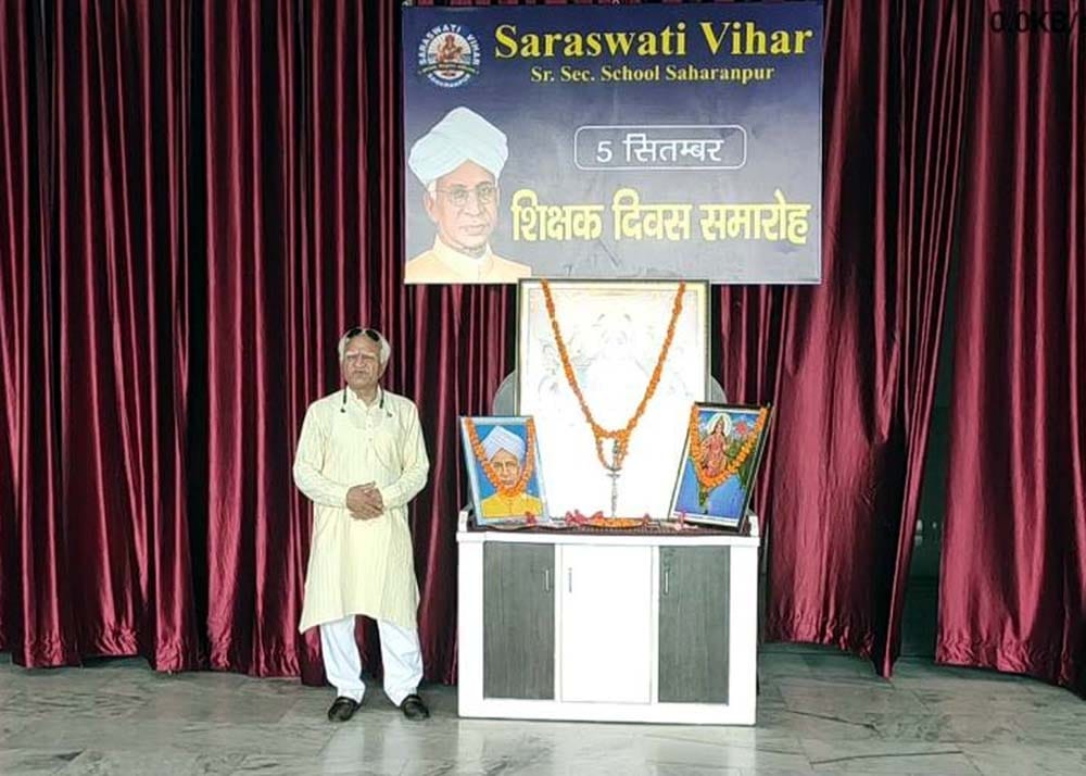 सरस्वतीं विहार स्कूल में हुए कार्यक्रम में बोलते शिक्षक। सरस्वतीं विहार स्कूल में हुए कार्यक्रम में बोलते शिक्षक।