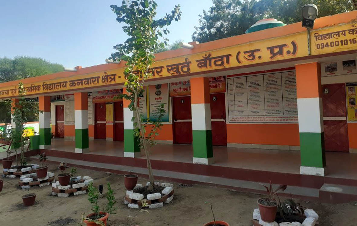 कन्या पूर्व माध्यमिक विद्यालय, कनवारा का रंग-रोगन से संवरा भवन।