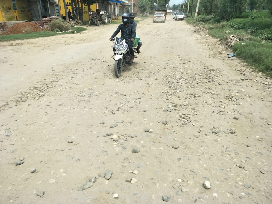 गंगोह क्षेत्र में खस्ताहाल पड़ा घोषित स्टेट हाईवे