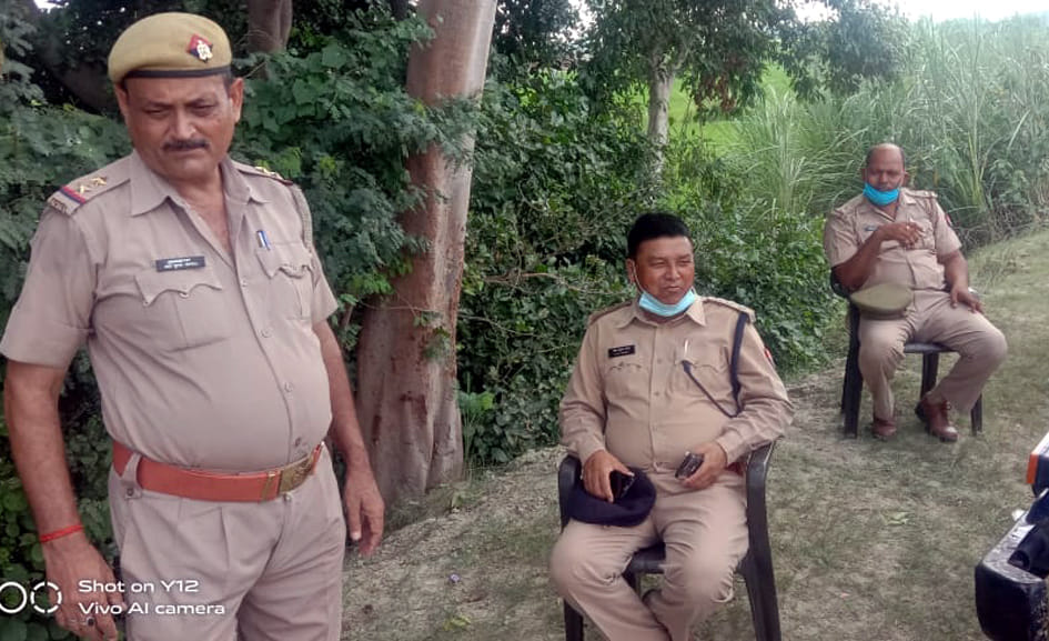 मौके पर मौजूद सीओ शिवकुमार थापा। मौके पर मौजूद सीओ शिवकुमार थापा।