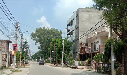 आवास विकास में भवन। आवास विकास में भवन।