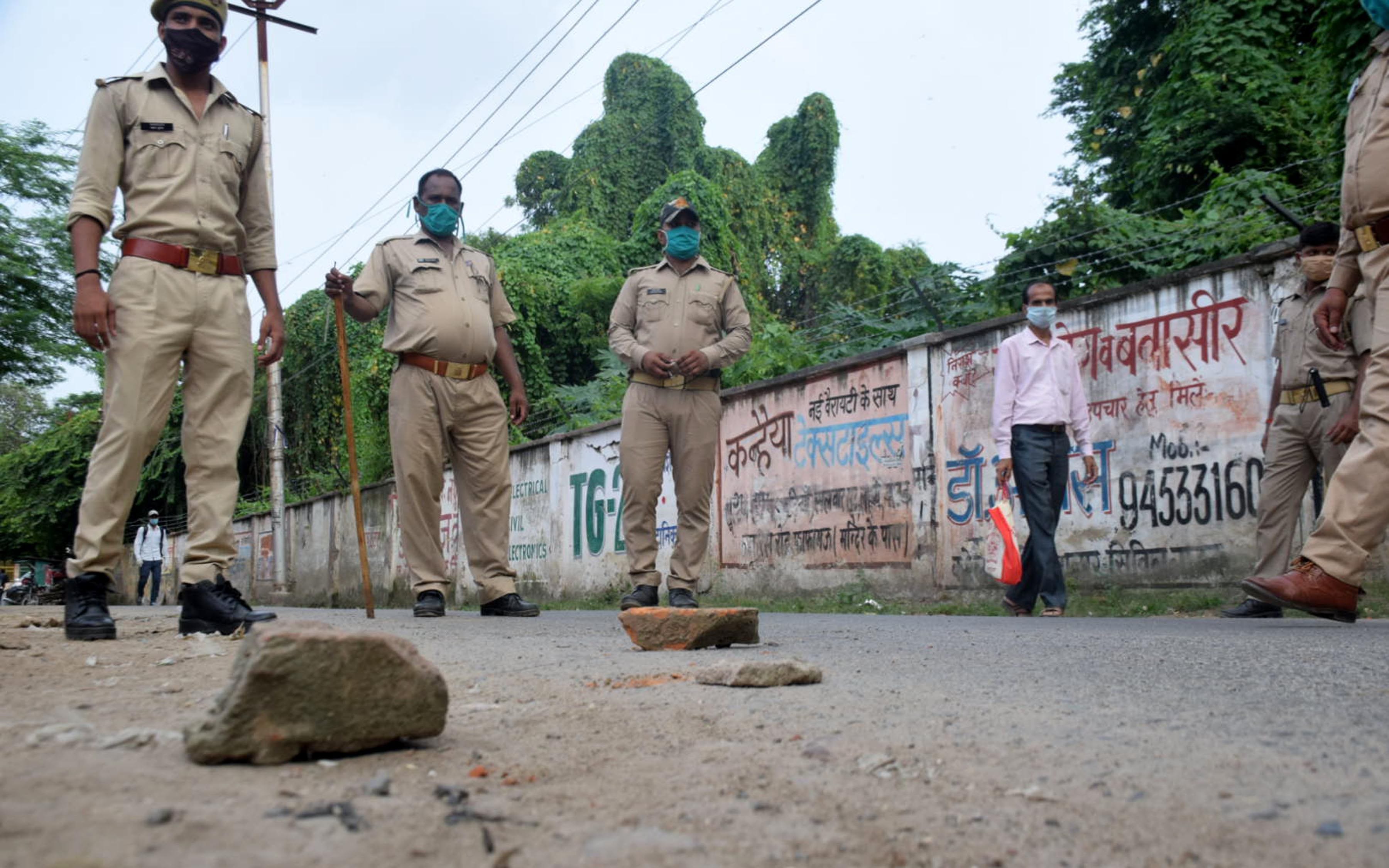 Prayagraj: firing in transaction dispute, advocate injured Prayagraj: firing in transaction dispute, advocate injured