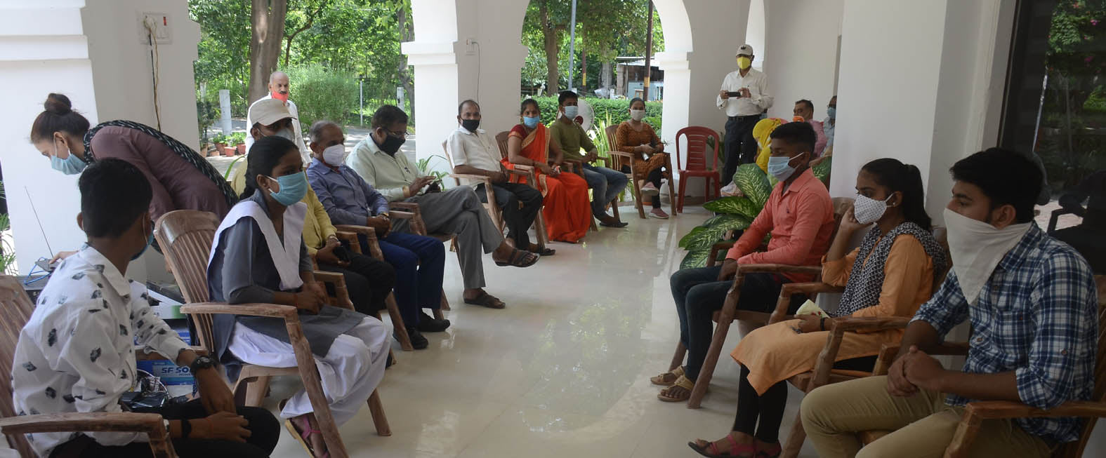 सम्मान समारोह में उपस्थित मेधावी छात्र-छात्राएं व उनके अभिभावक। सम्मान समारोह में उपस्थित मेधावी छात्र-छात्राएं व उनके अभिभावक।