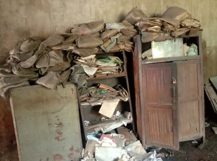 यूपी स्टेट एग्रो इंडसट्रीयल कारपोरेशन लिमिटेड के पुराने दफ्तर में लावारिस रखी फाइलें। यूपी स्टेट एग्रो इंडसट्रीयल कारपोरेशन लिमिटेड के पुराने दफ्तर में लावारिस रखी फाइलें।