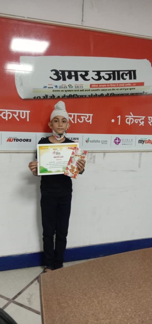 अपने प्रमाणपत्र के साथ गुरजोत सिंह। अपने प्रमाणपत्र के साथ गुरजोत सिंह।