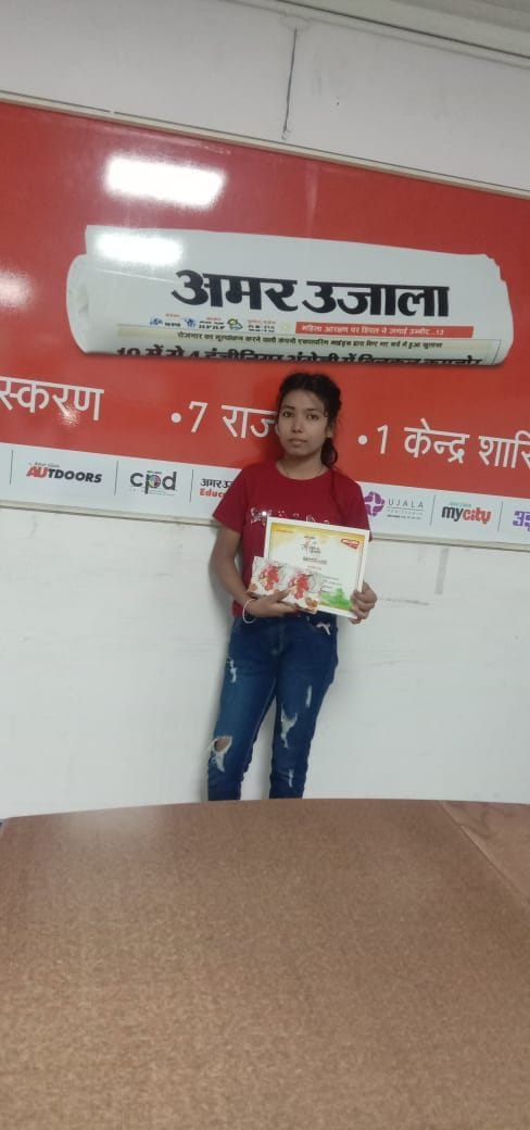 अपने प्रमाणपत्र के साथ नेहा कुमारी। अपने प्रमाणपत्र के साथ नेहा कुमारी।