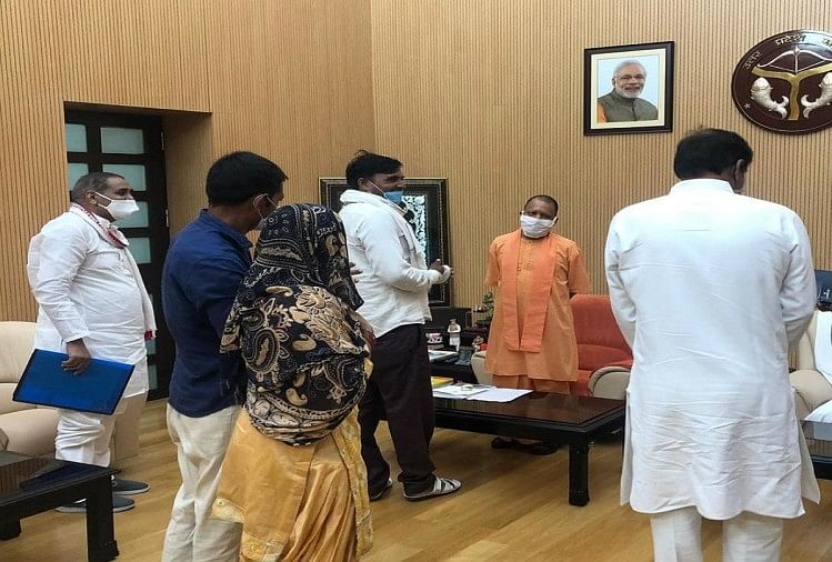 Sudeeksha Bhati Death Case Inspiration Site And Library To Be Built In Name  Of Sudiksha Bhati, Family Met With Chief Minister Yogi Adityanath - सुदीक्षा  भाटी के नाम पर बनेगा प्रेरणा स्थल