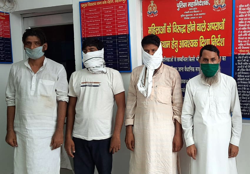 सोना-चांदी दिलाने के नाम पर ठगी करने में पकड़े गए आरोपी। सोना-चांदी दिलाने के नाम पर ठगी करने में पकड़े गए आरोपी।