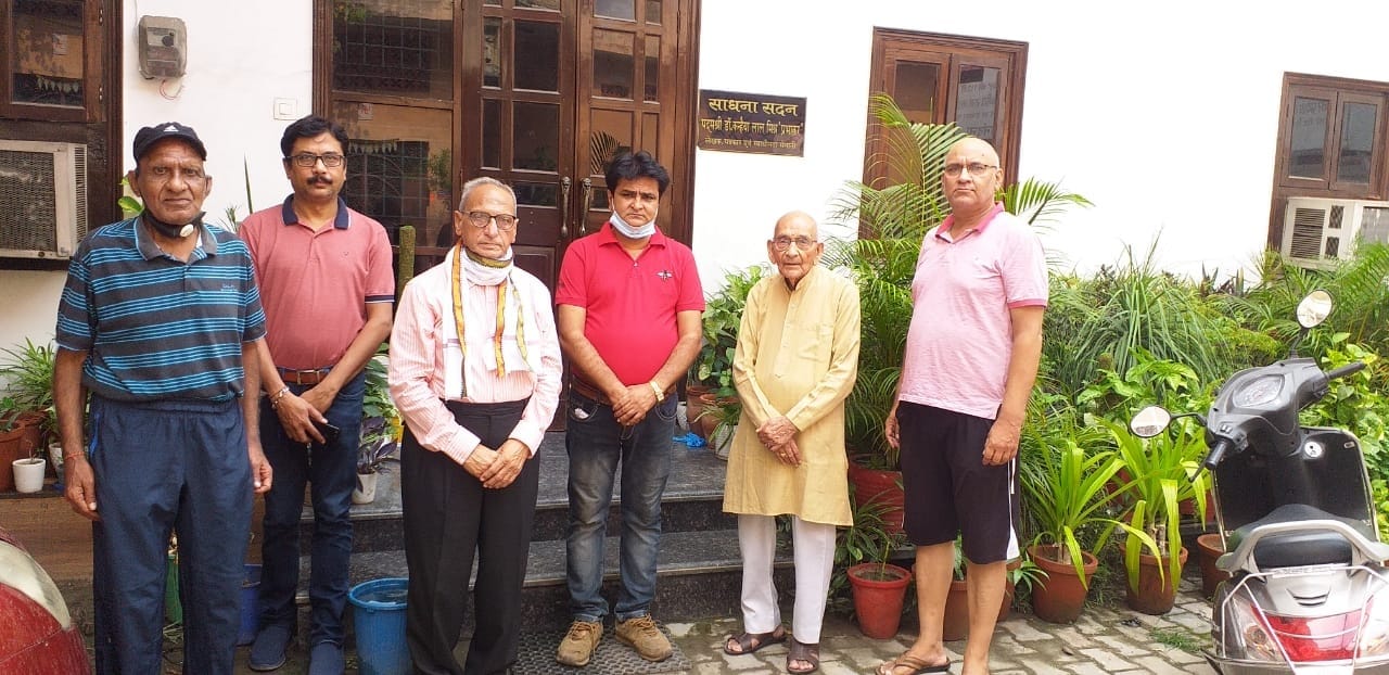 रेलवे रोड स्थित साहित्यकार डाक्टर कन्हैया लाल मिश्र प्रभाकर के निवास स्थान पर आयोजित कार्यक्रम रेलवे रोड स्थित साहित्यकार डाक्टर कन्हैया लाल मिश्र प्रभाकर के निवास स्थान पर आयोजित कार्यक्रम