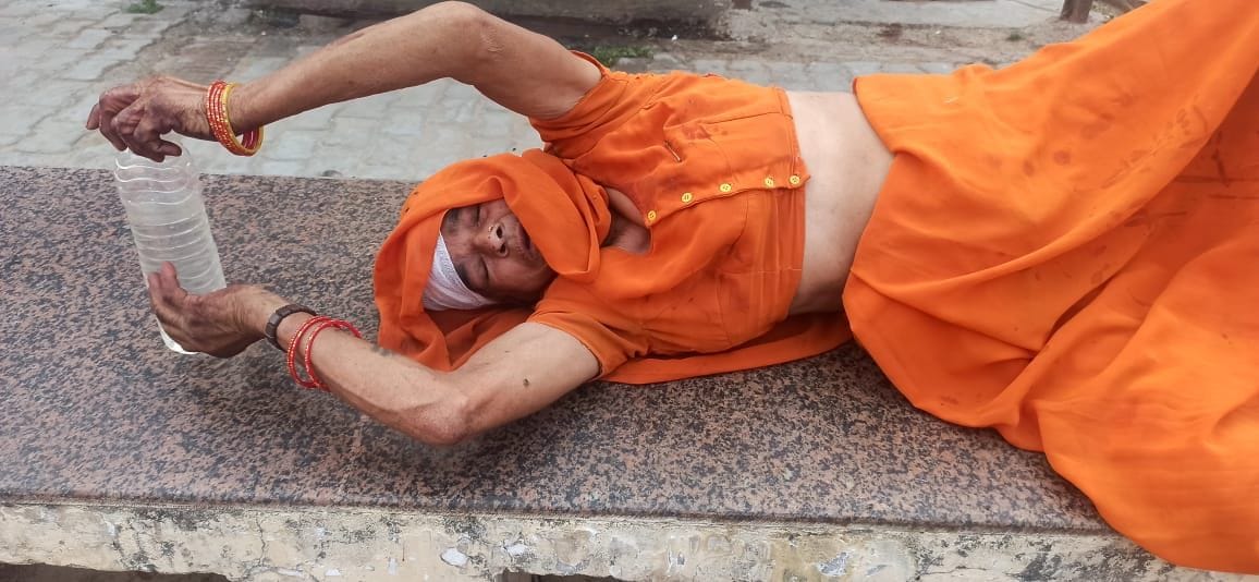 जारऊ में मारपीट में घायल महिला। 