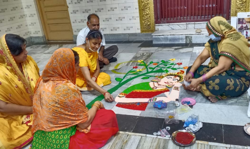 प्राचीन सिद्ध पीठ श्री राधा वल्लभ मंदिर में श्री राधा नवरंगी लाल जी के सांझी उत्सव में अंतिम दिन ?