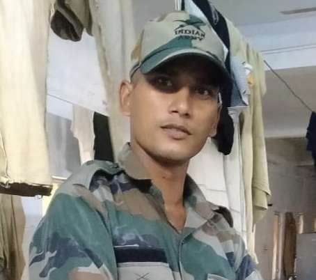 बांसडीहरोड क्षेत्र के तिवारी बरहटा निवासी अमित कुमार गुप्ता पप्पू। बांसडीहरोड क्षेत्र के तिवारी बरहटा निवासी अमित कुमार गुप्ता पप्पू।