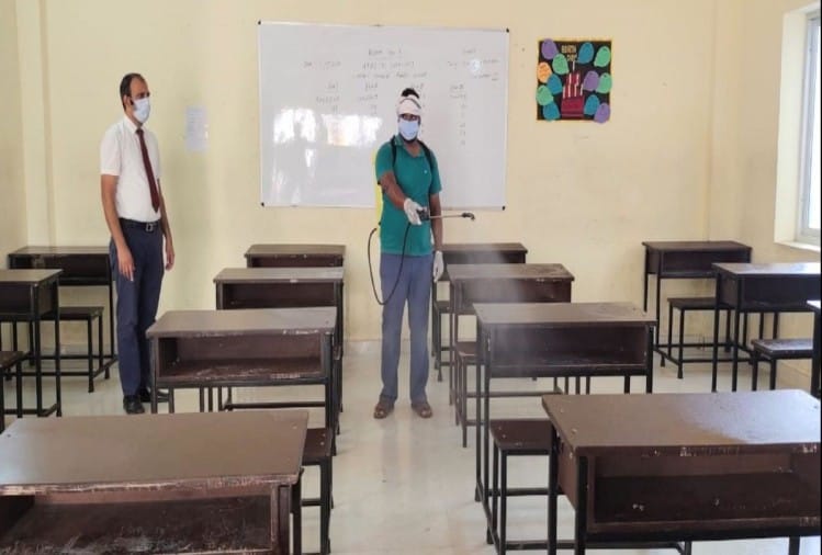 आज से कंटेनमेंट जोन से बाहर स्कूल खोलने का फैसला,  एसओपी जारी