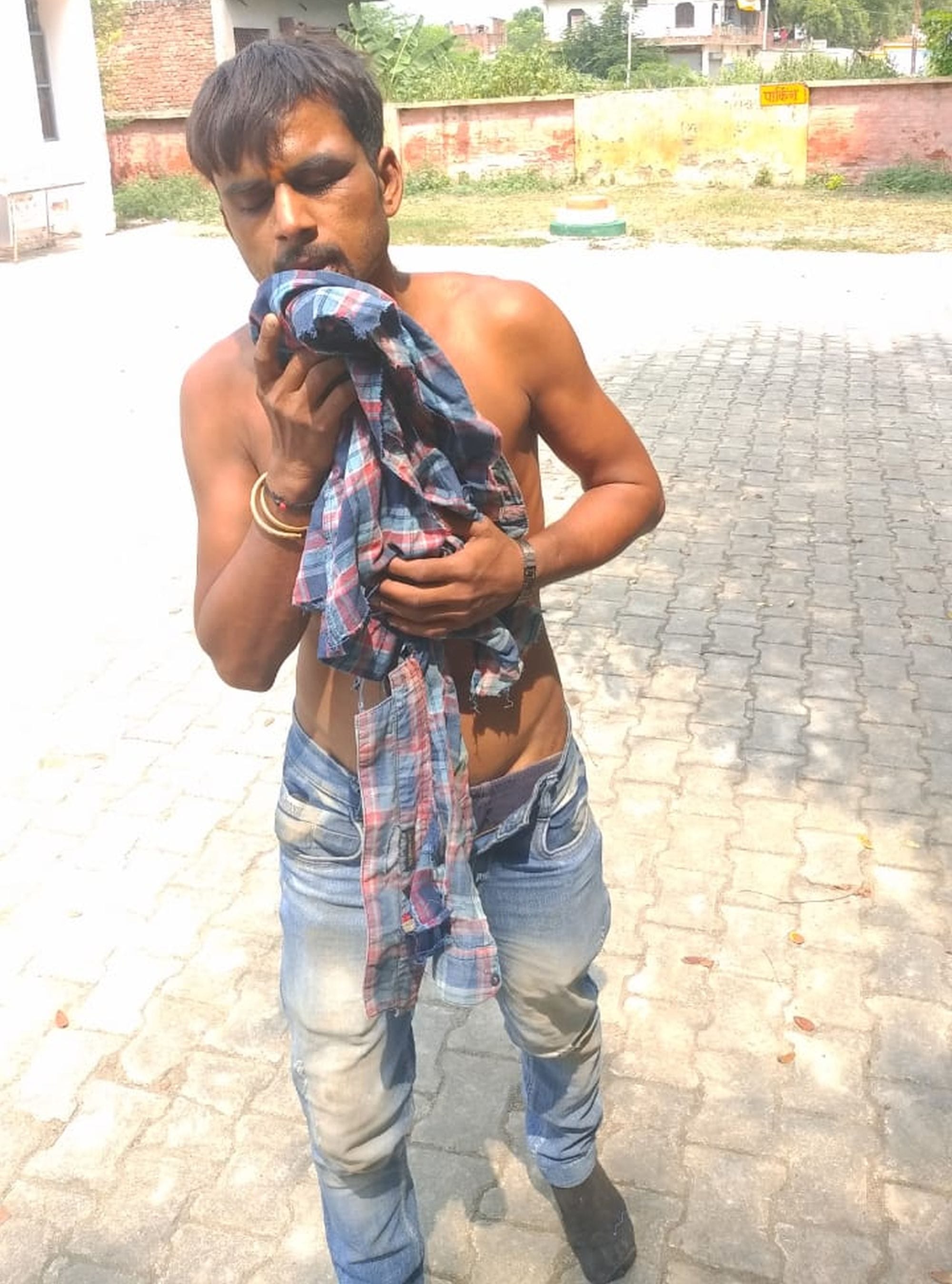 बिल्हौर (कानपुर) के मकनपुर में उपद्रवियों की फोटो खीच रहे युवक लवकुश को पीटकर किया बेदम 