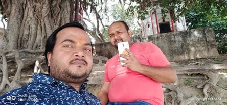 मोबाइल पकड़े आरोपी आलोक गुप्ता मोबाइल पकड़े आरोपी आलोक गुप्ता