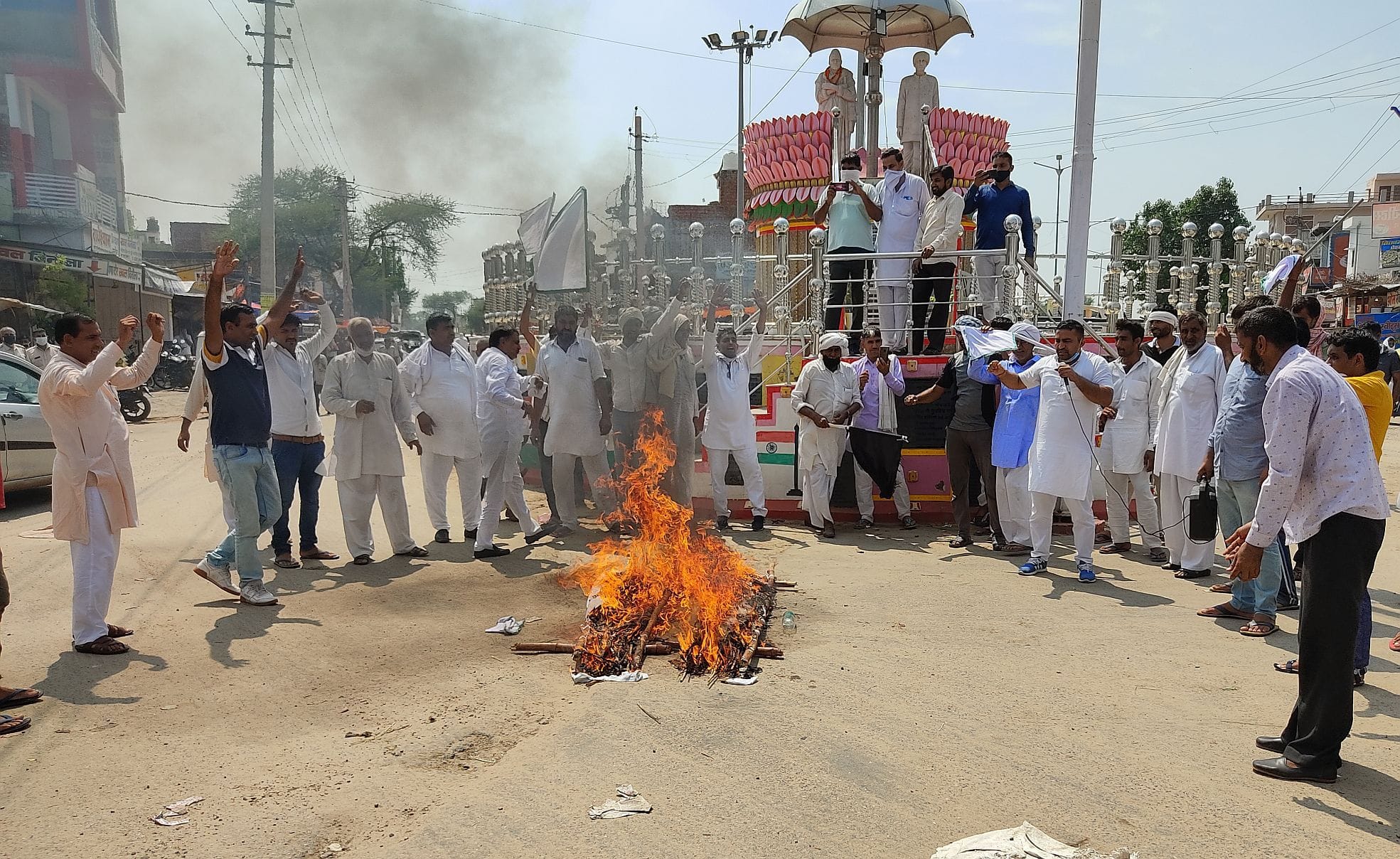 Farmers on roads, Dadri-Kanina road jammed for three hours in 38 degree temperature