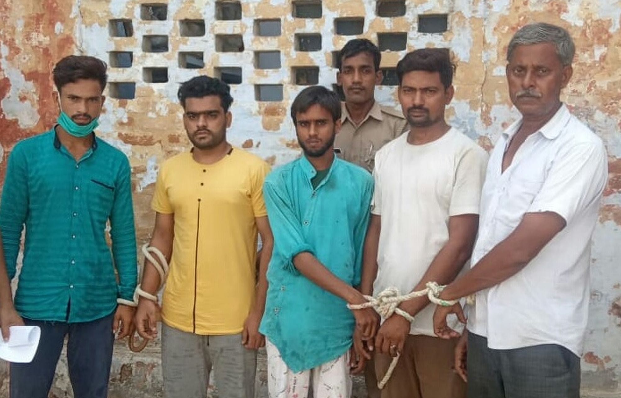 बिल्हौर कोतवाली से जेल जाते आरोपी