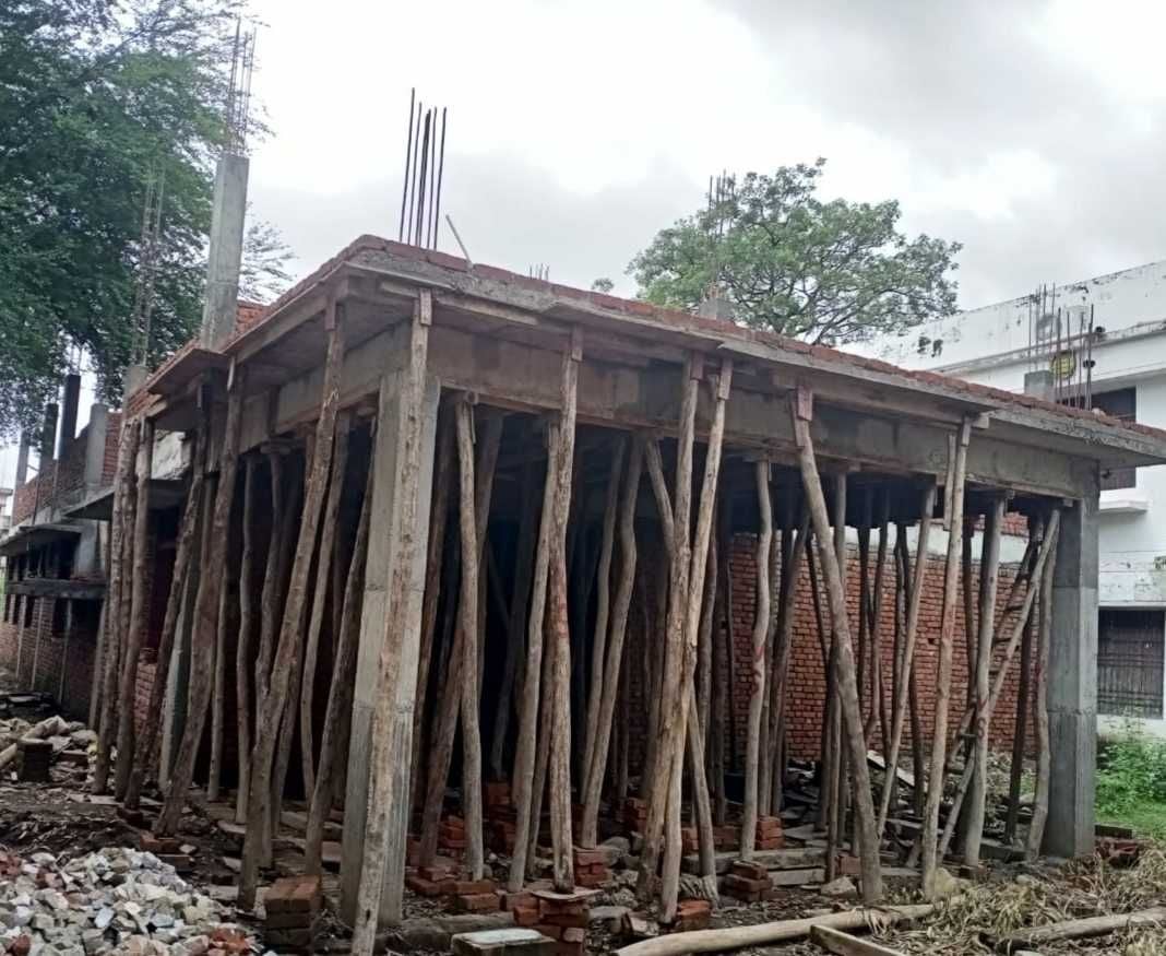टनकपुर का निर्माणाधीन आईसीयू भवन। टनकपुर का निर्माणाधीन आईसीयू भवन।
