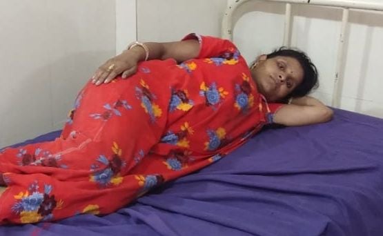 अस्पताल में प्रसूति वार्ड में भर्ती महिला अस्पताल में प्रसूति वार्ड में भर्ती महिला