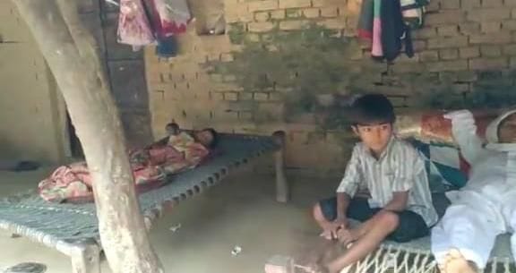लालगंज के बाबूतरा में सहमे मृतक के परिजन। लालगंज के बाबूतरा में सहमे मृतक के परिजन।