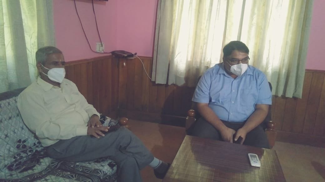 खटीमा में पत्रकार वार्ता करते वन संरक्षक कुमाऊं जीवन चंद्र जोशी।