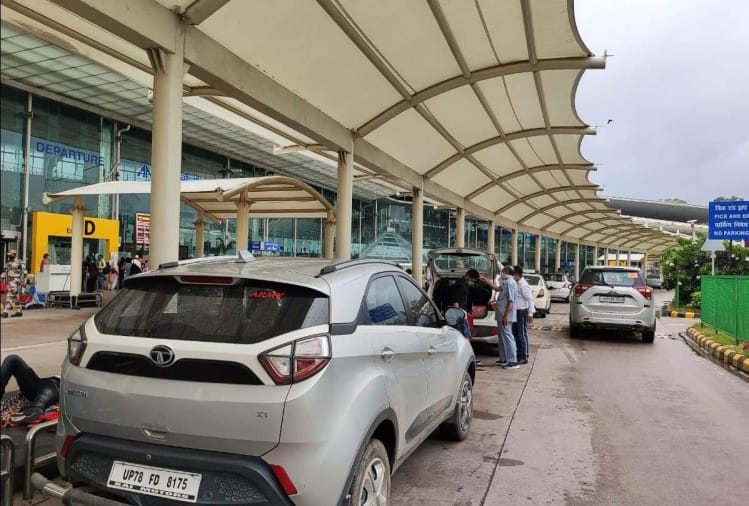 Students Took Off Their Clothes When The Team Asked For Money For Corona Investigation At Lucknow Airport - यूपी: लखनऊ एयरपोर्ट पर कोरोना जांच के पैसे मांगे तो छात्रों ने उतार दिए कपड़े, दुबई से लौटे छात्र बोले-नहीं है फूटी कौड़ी - Vimarsana News