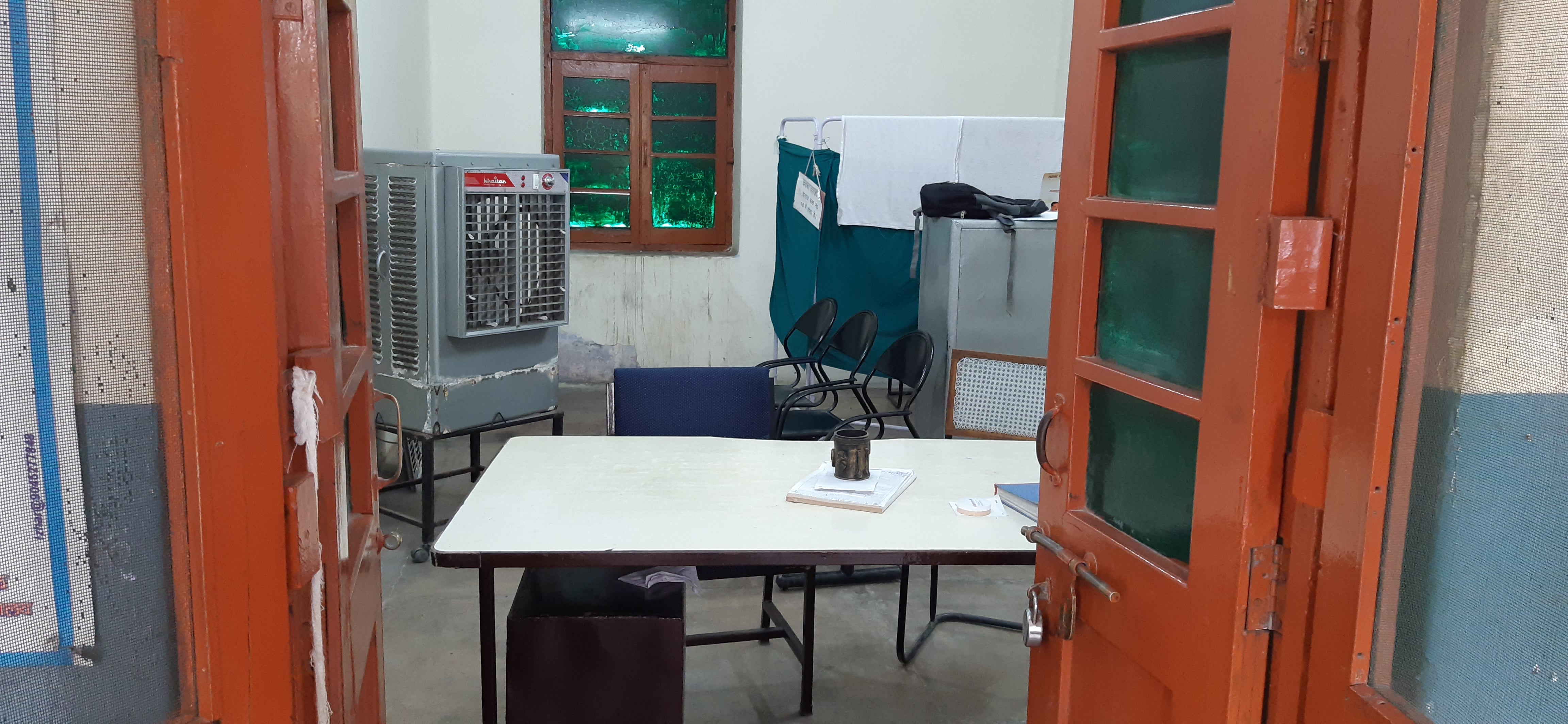 जिला अस्पताल की ओपीडी में खाली पड़ा कक्ष। जिला अस्पताल की ओपीडी में खाली पड़ा कक्ष।