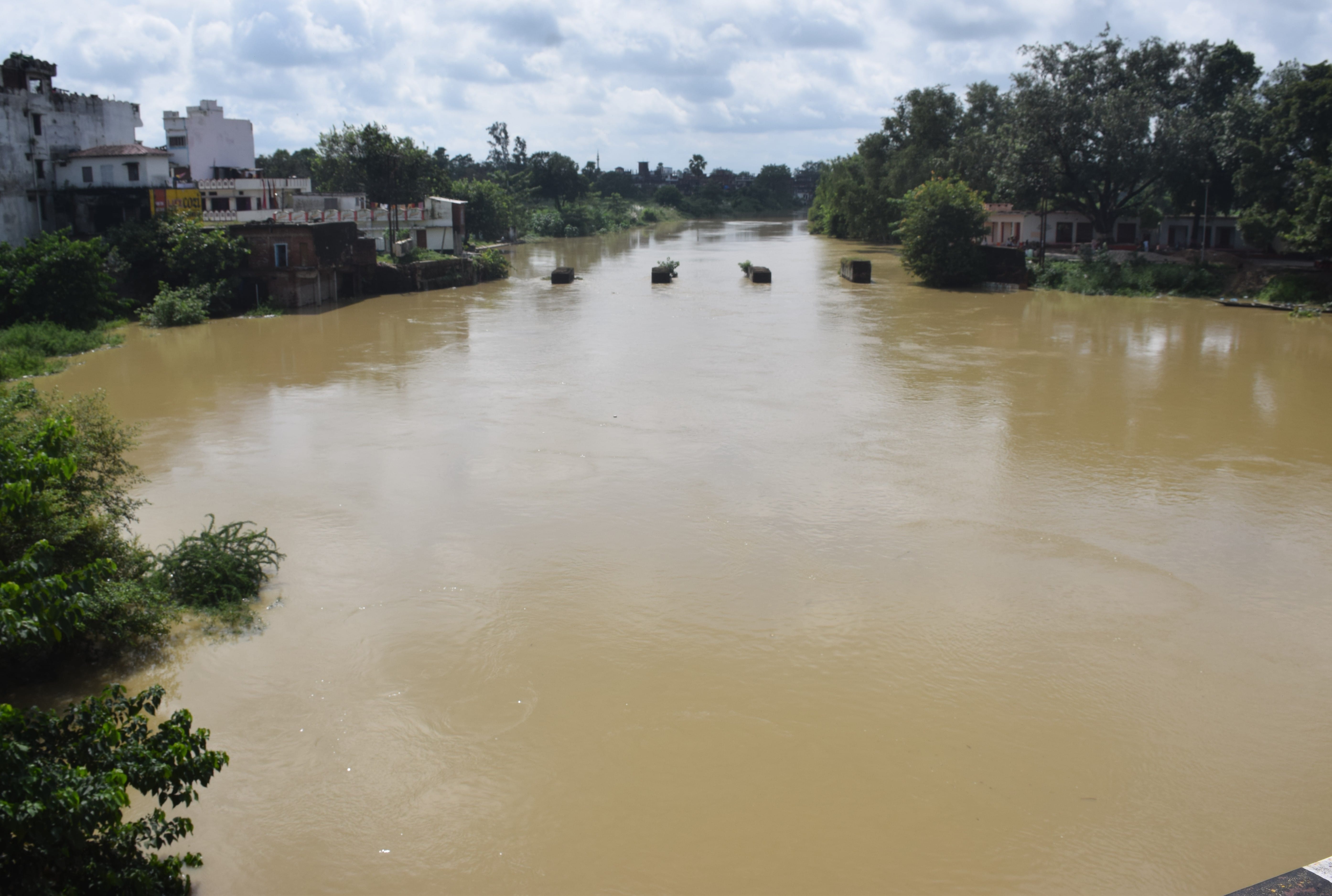 लगातार हो रही बारिश से तमसा का जलस्तर बढ़ा। लगातार हो रही बारिश से तमसा का जलस्तर बढ़ा।