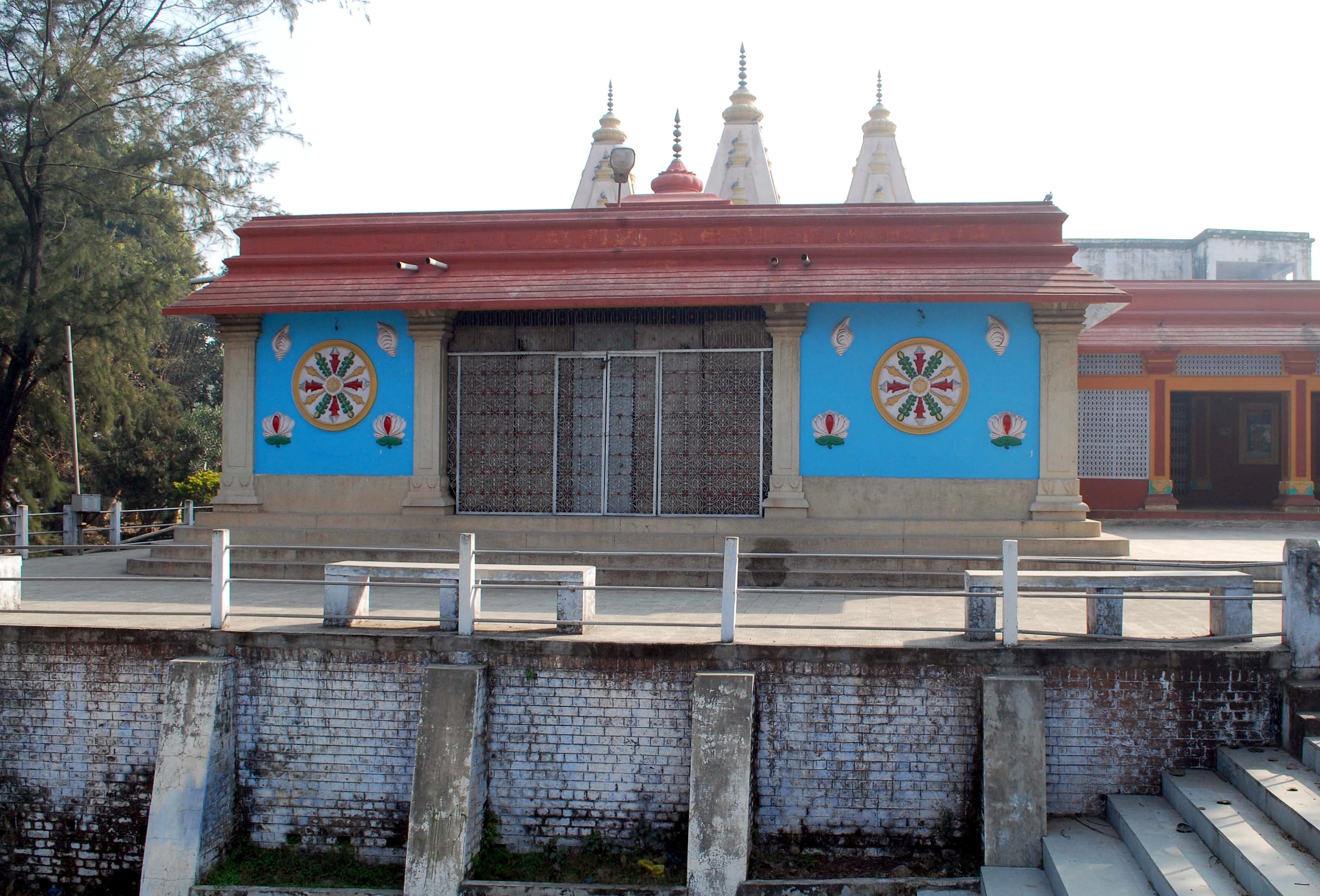बिजनौर के गंज में स्थित विदुर कुटी। बिजनौर के गंज में स्थित विदुर कुटी।