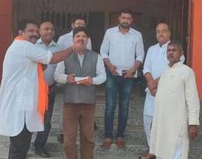 सांसद हरीश द्विवेदी को भाजपा का राष्ट्रीय मंत्री बनाए जाने पर भाजपा कार्यालय परखुशी मनाते कार्य