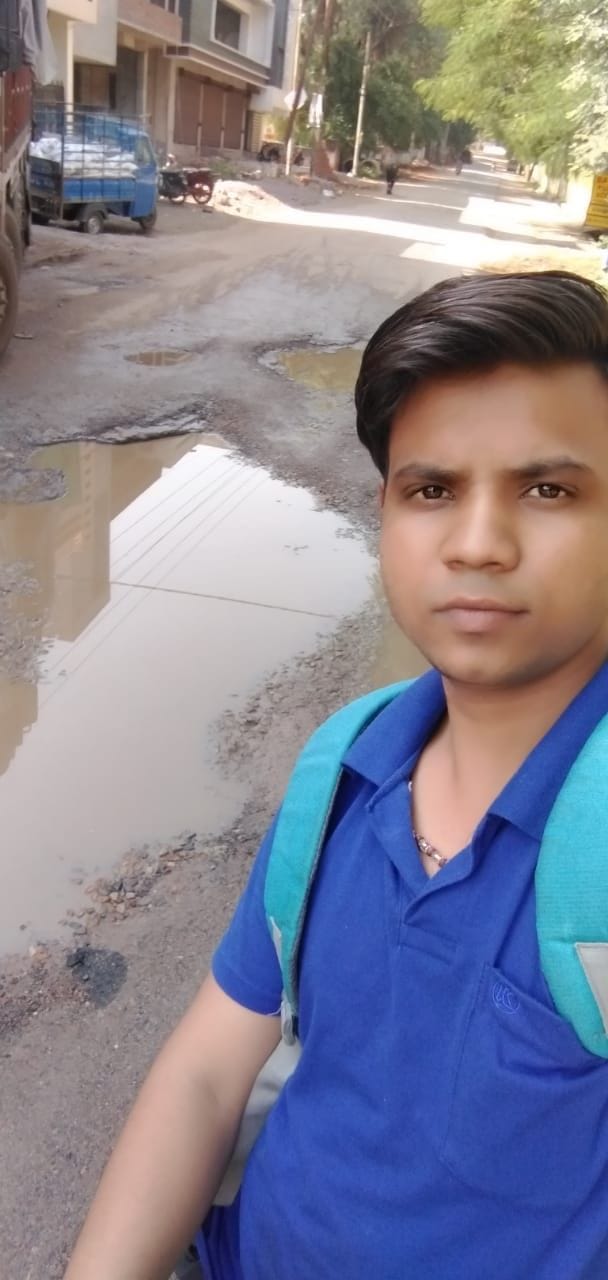 ऋषभ कुशवाहा ने फिल्टर के पास उन्नाव बालाजी रोड हुए गड्ढे की तस्वीर भेजी। ऋषभ कुशवाहा ने फिल्टर के पास उन्नाव बालाजी रोड हुए गड्ढे की तस्वीर भेजी।