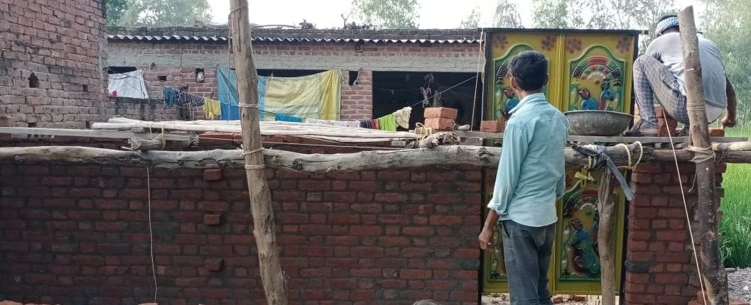 बिलसंडा के सिंबुआ गांव में मनरेगा के तहत चल रहा निर्माण कार्य। बिलसंडा के सिंबुआ गांव में मनरेगा के तहत चल रहा निर्माण कार्य।