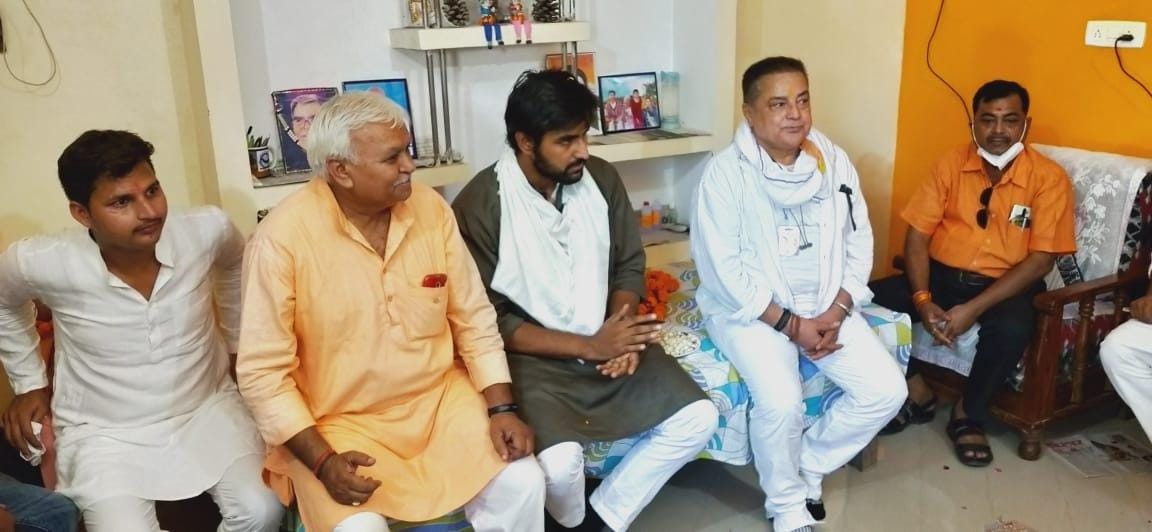 कालपी में वार्ता करते राजा बुंदेला कालपी में वार्ता करते राजा बुंदेला