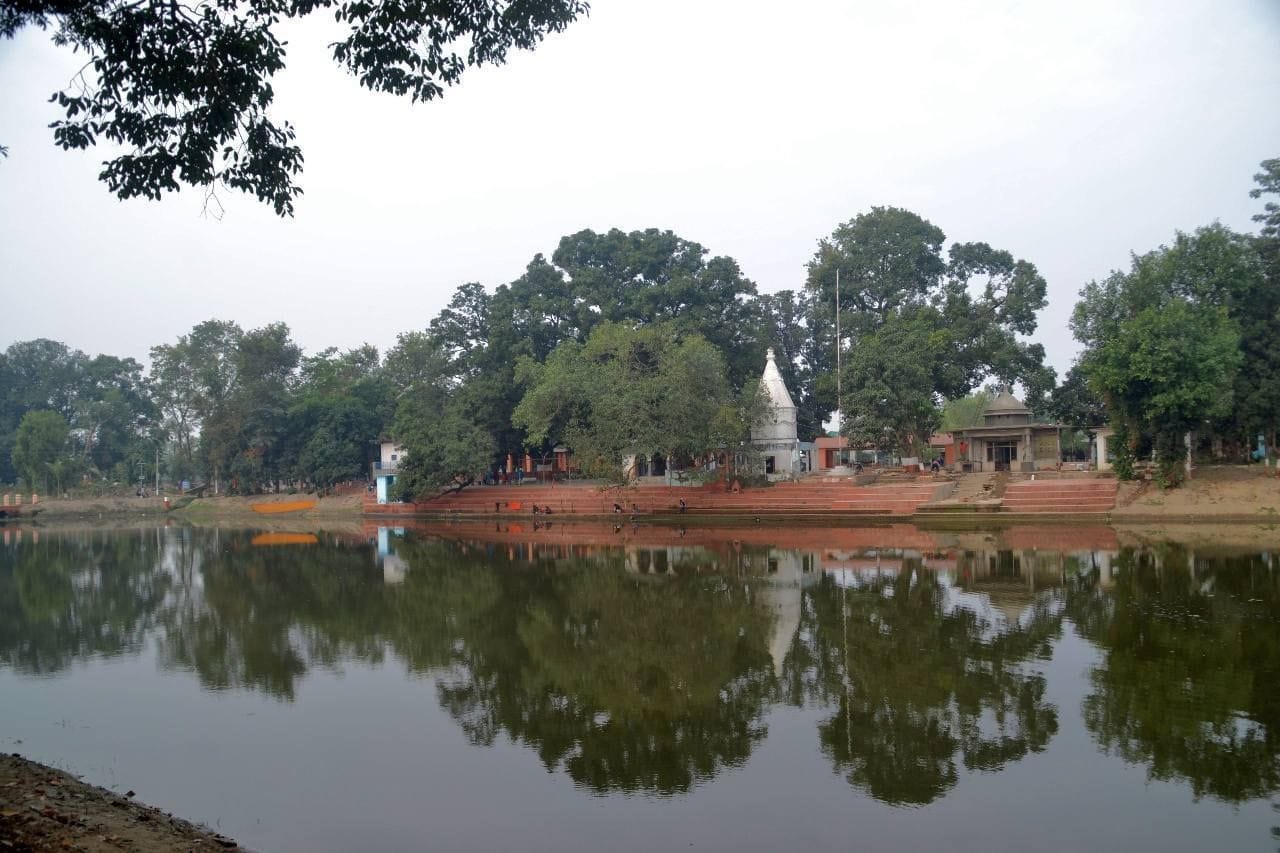माधोटांडा में स्थित गोमती उद्गम स्थल। माधोटांडा में स्थित गोमती उद्गम स्थल।