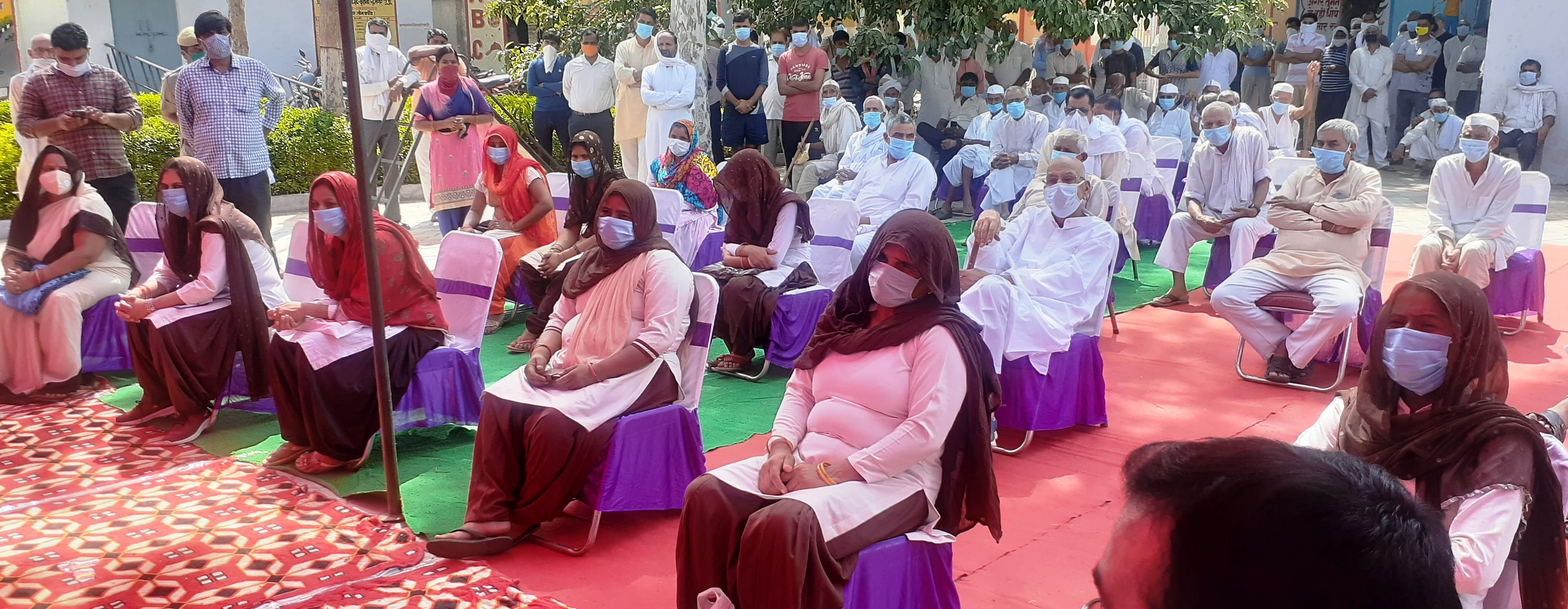 फोटो कैप्सन बुढ़ाना 27द्वठ्ठद्दड्ढस्रठ्ठ4 में फुगाना गांव में नोड़ल अधिकारी की मीटिंग में मौजूद ?