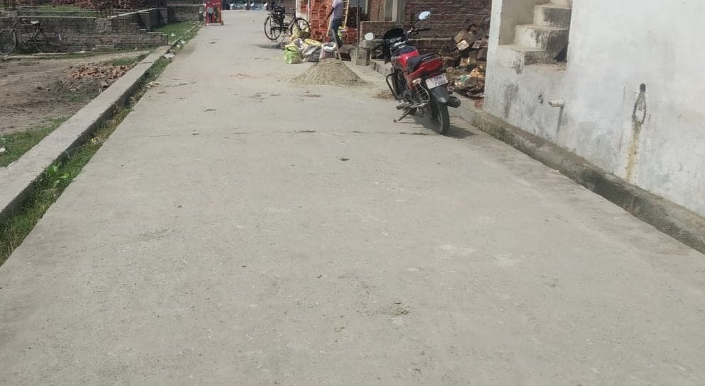 कस्बा बरखेड़ा की इसी सड़क के बनाए जाने पर सभासदों ने  उठाए सवाल।