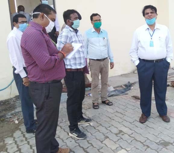 पूरनपुर में निर्माणाधीन रोडवेज बस स्टैंड का निरीक्षण करते नोडल अधिकारी। पूरनपुर में निर्माणाधीन रोडवेज बस स्टैंड का निरीक्षण करते नोडल अधिकारी।