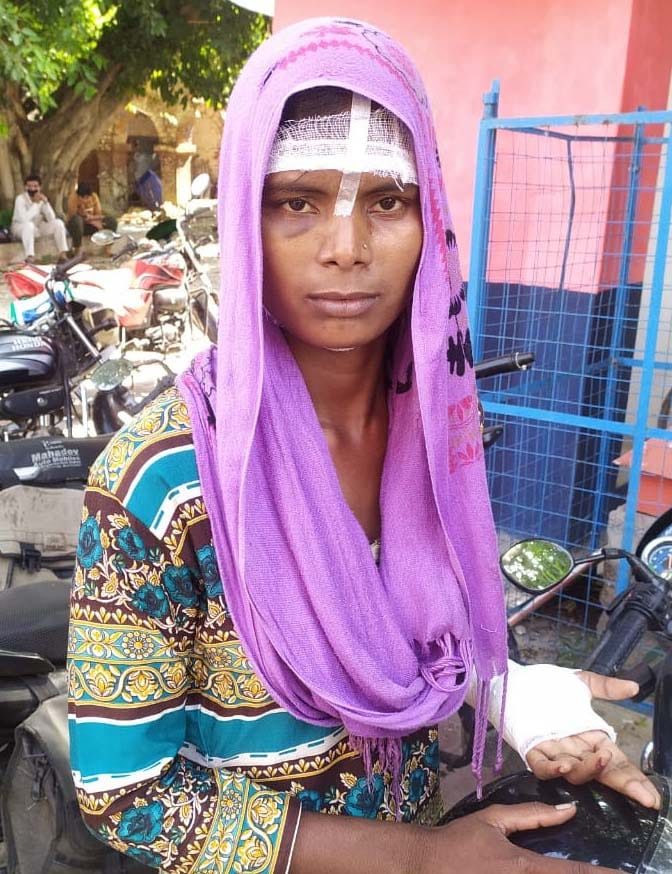 जडौदा जट्ट गांव में मारपीट में घायल युवती अंजू जडौदा जट्ट गांव में मारपीट में घायल युवती अंजू